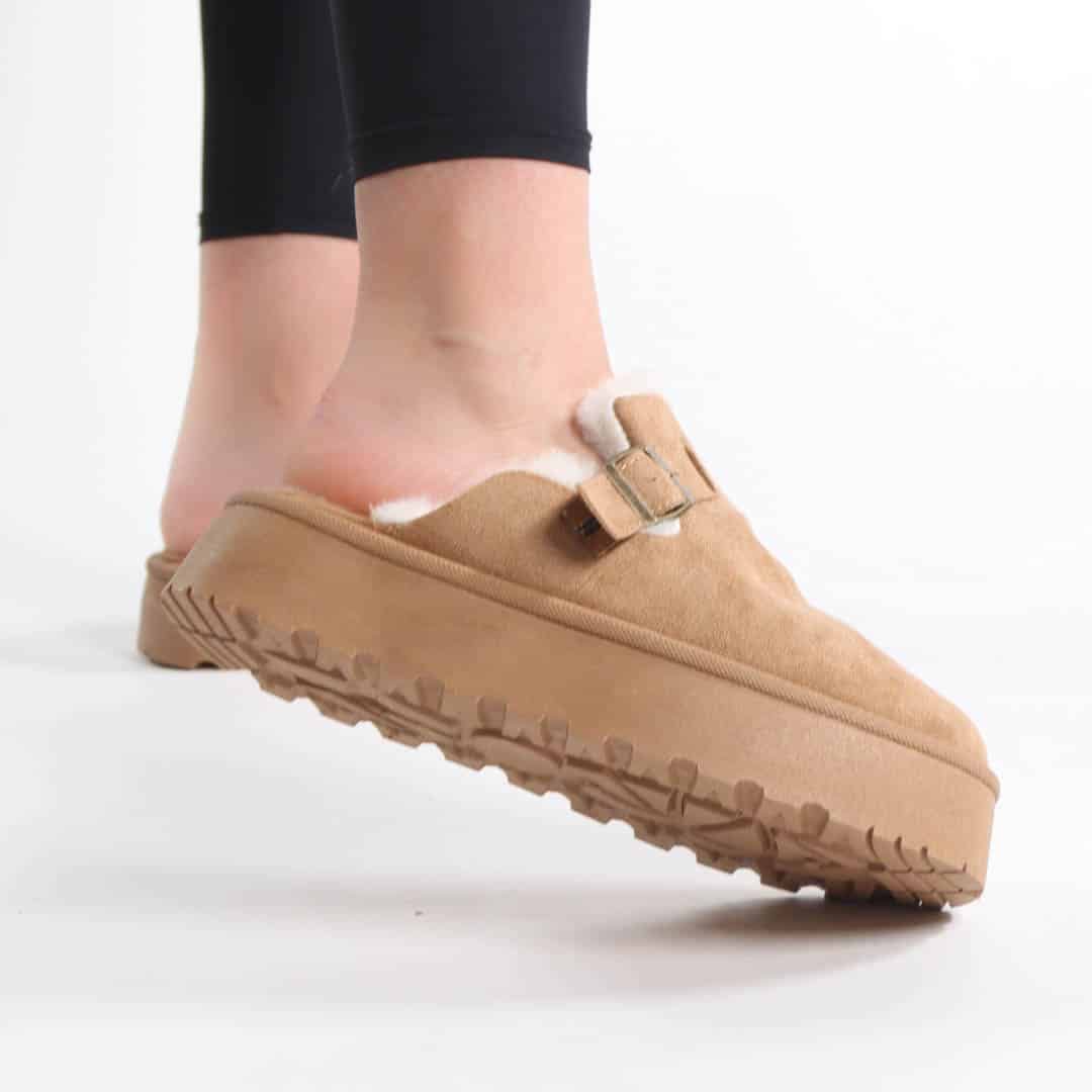 Elan - Chaussons à plateforme en Tabac.