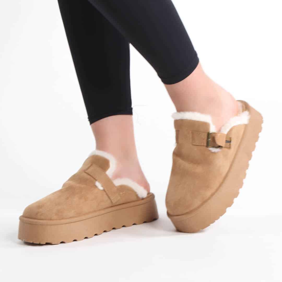 Elan - Chaussons à plateforme en Tabac.