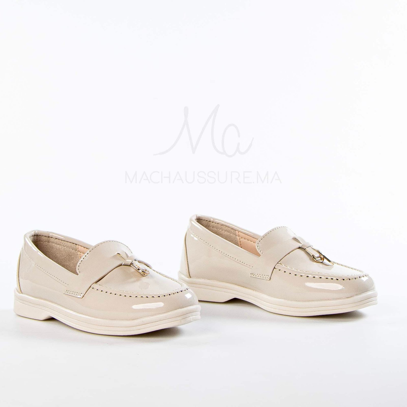 Opaline – Mocassins Fille en Vernis Beige.