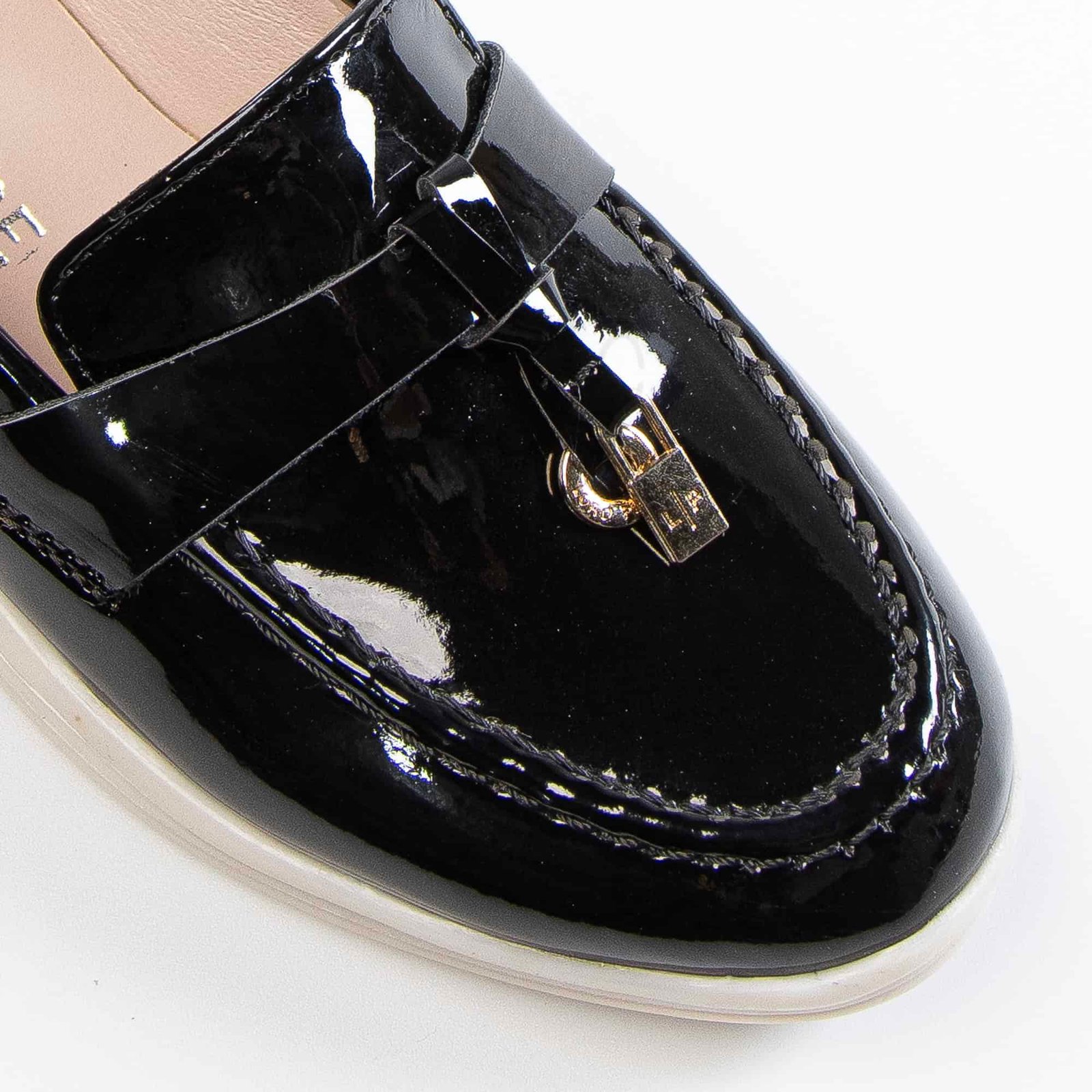 Opaline – Mocassins Fille en Vernis Noir.