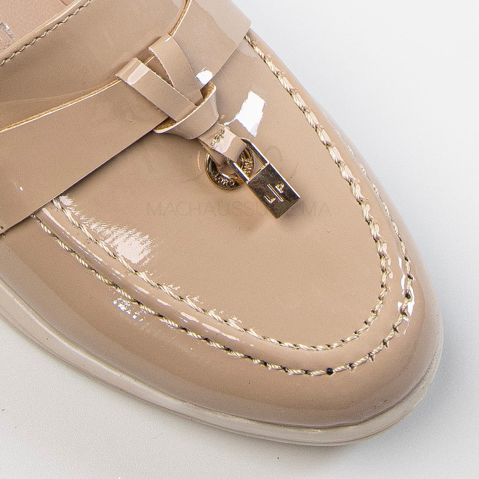 Opaline – Mocassins Fille en Vernis Sablé.