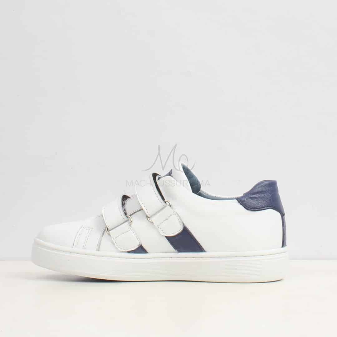 Baskets enfants en cuir blanc.