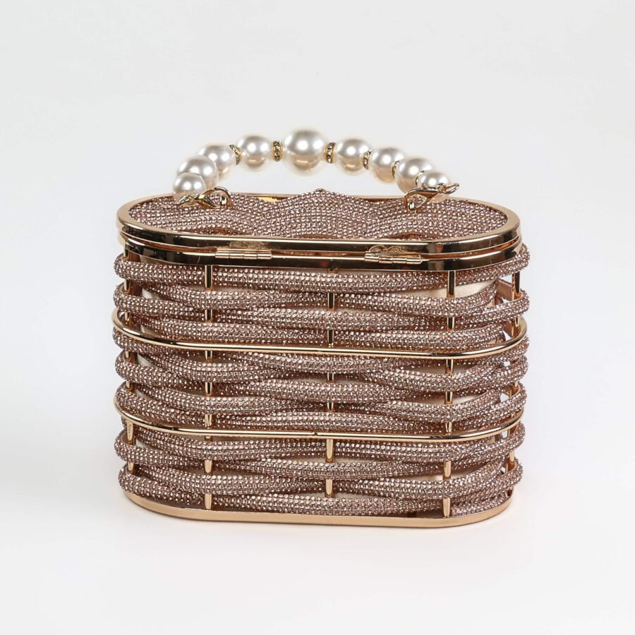 Sac à main en perles et métal doré, accessoire chic pour femmes élégantes..