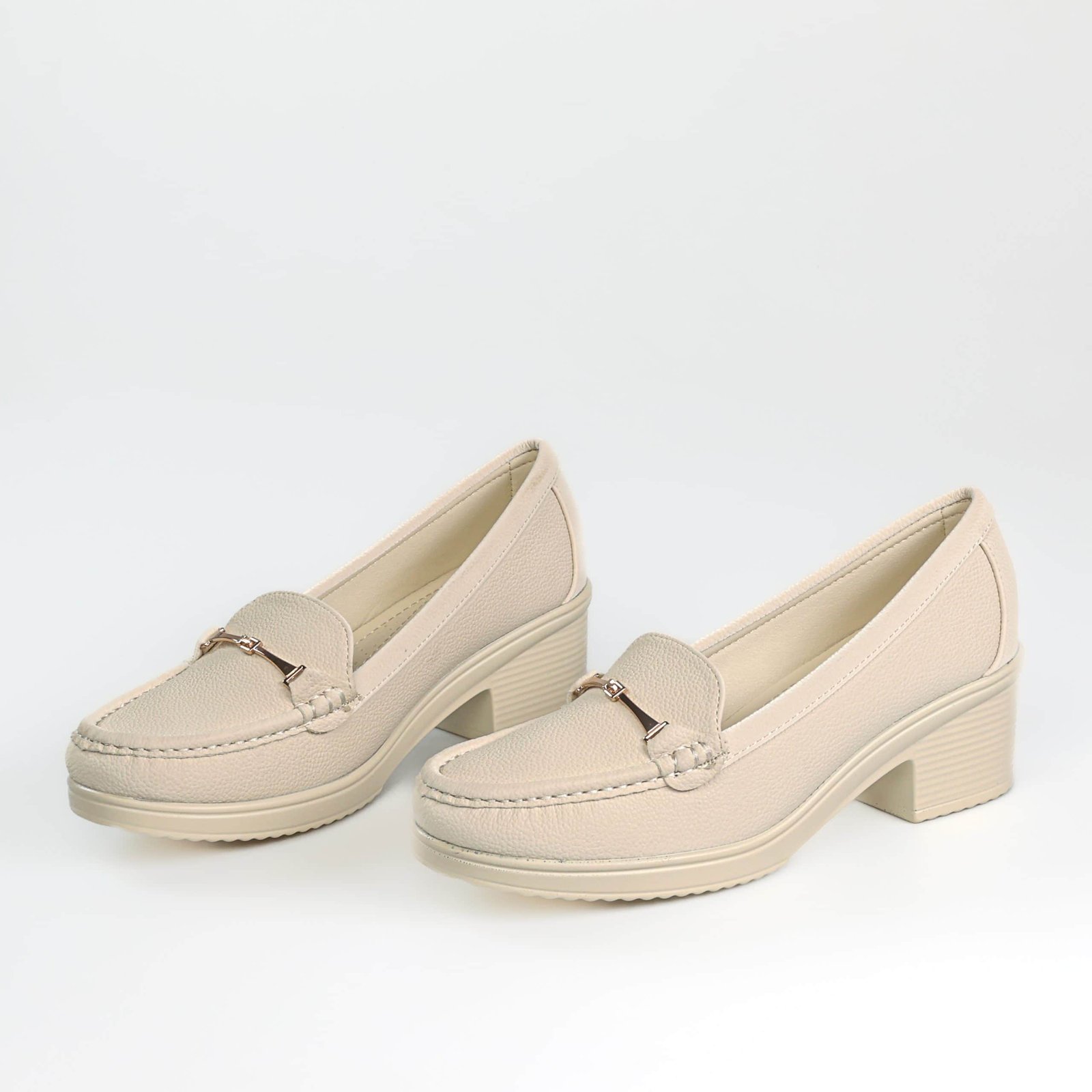 Ocre – Mocassins demi talon en Beige.