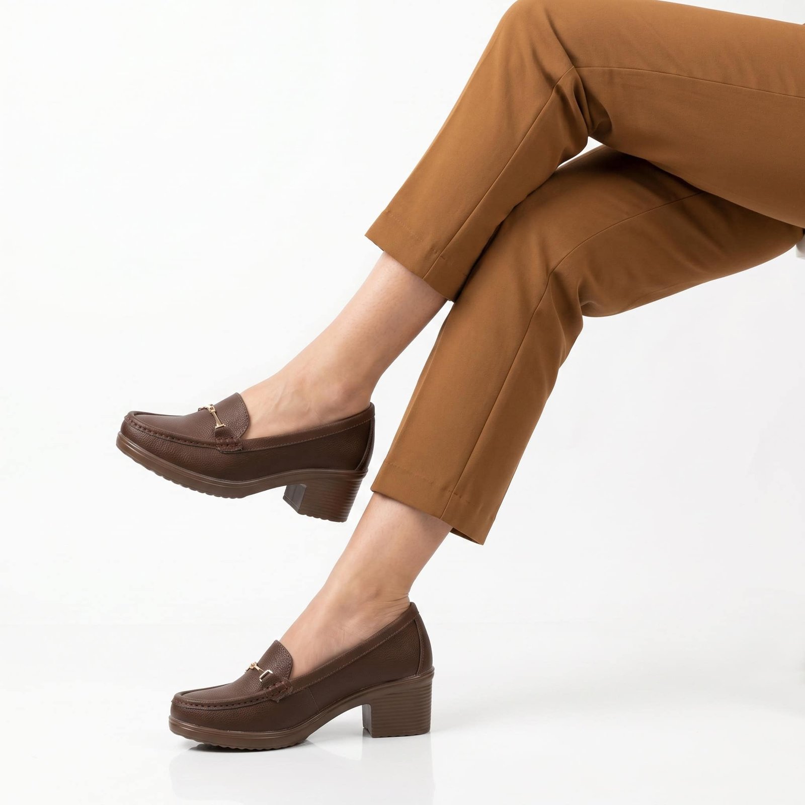 Ocre – Mocassins demi talon en Coffee.