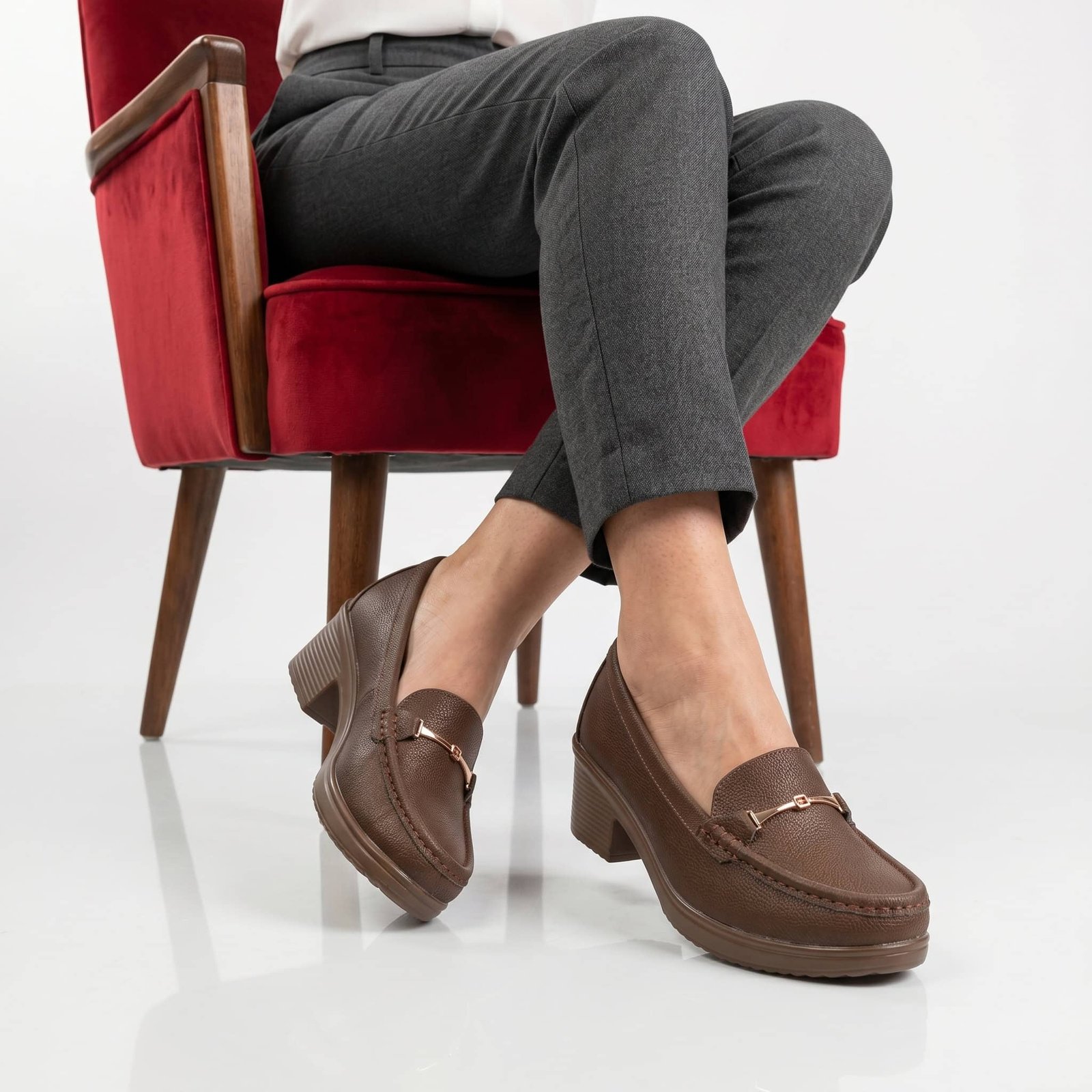 Ocre – Mocassins demi talon en Coffee.