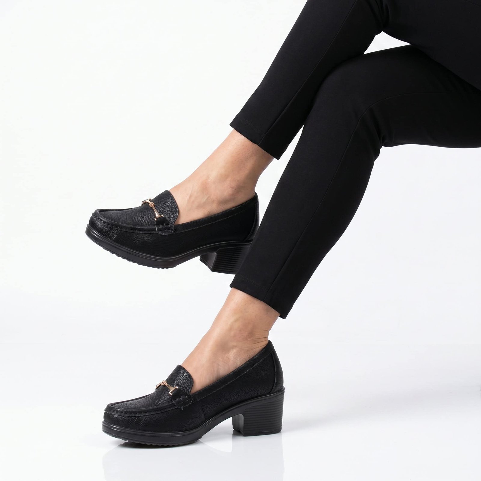 Ocre – Mocassins demi talon en Noir.