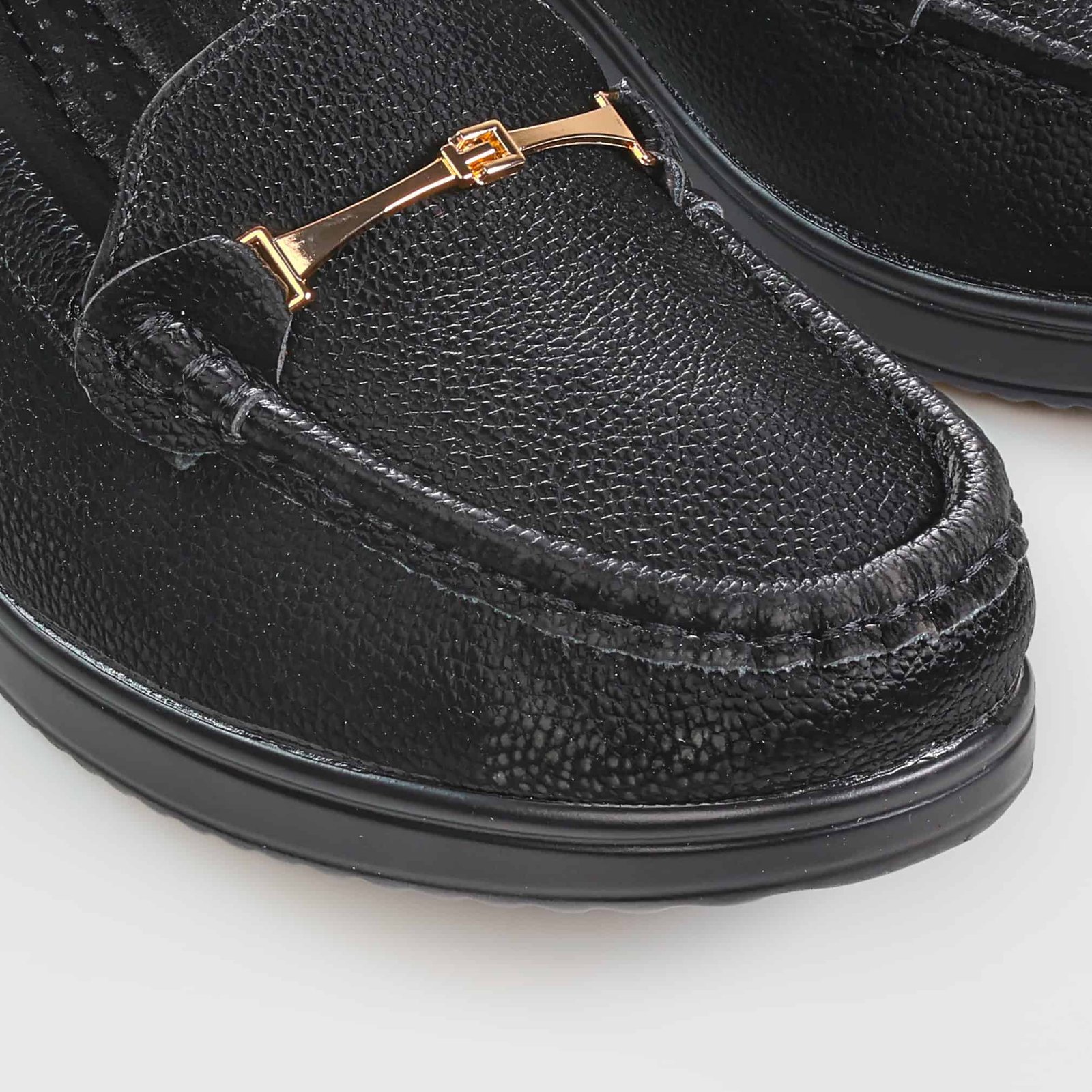 Ocre – Mocassins demi talon en Noir.