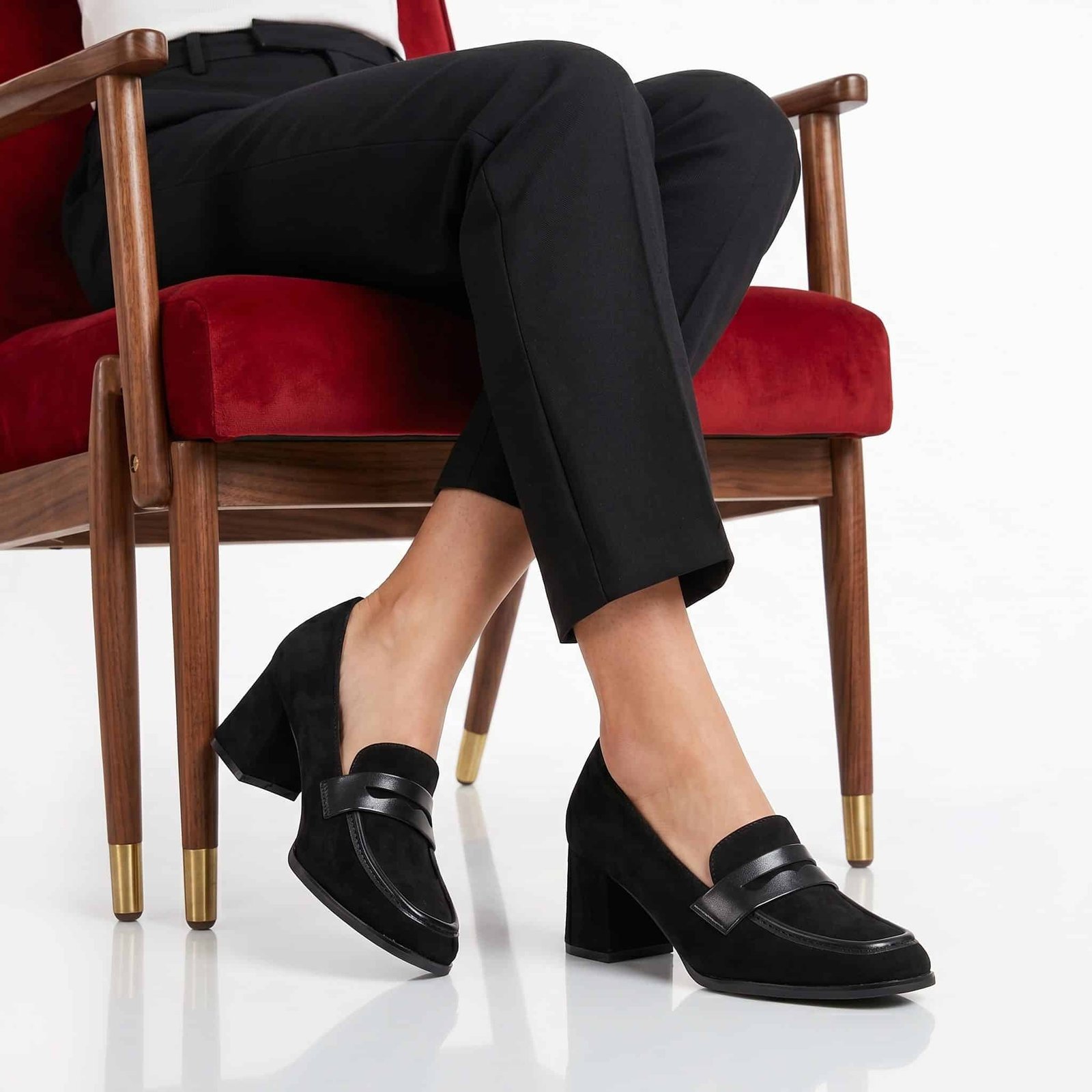 ARK – Derbies Femmes en Noir.