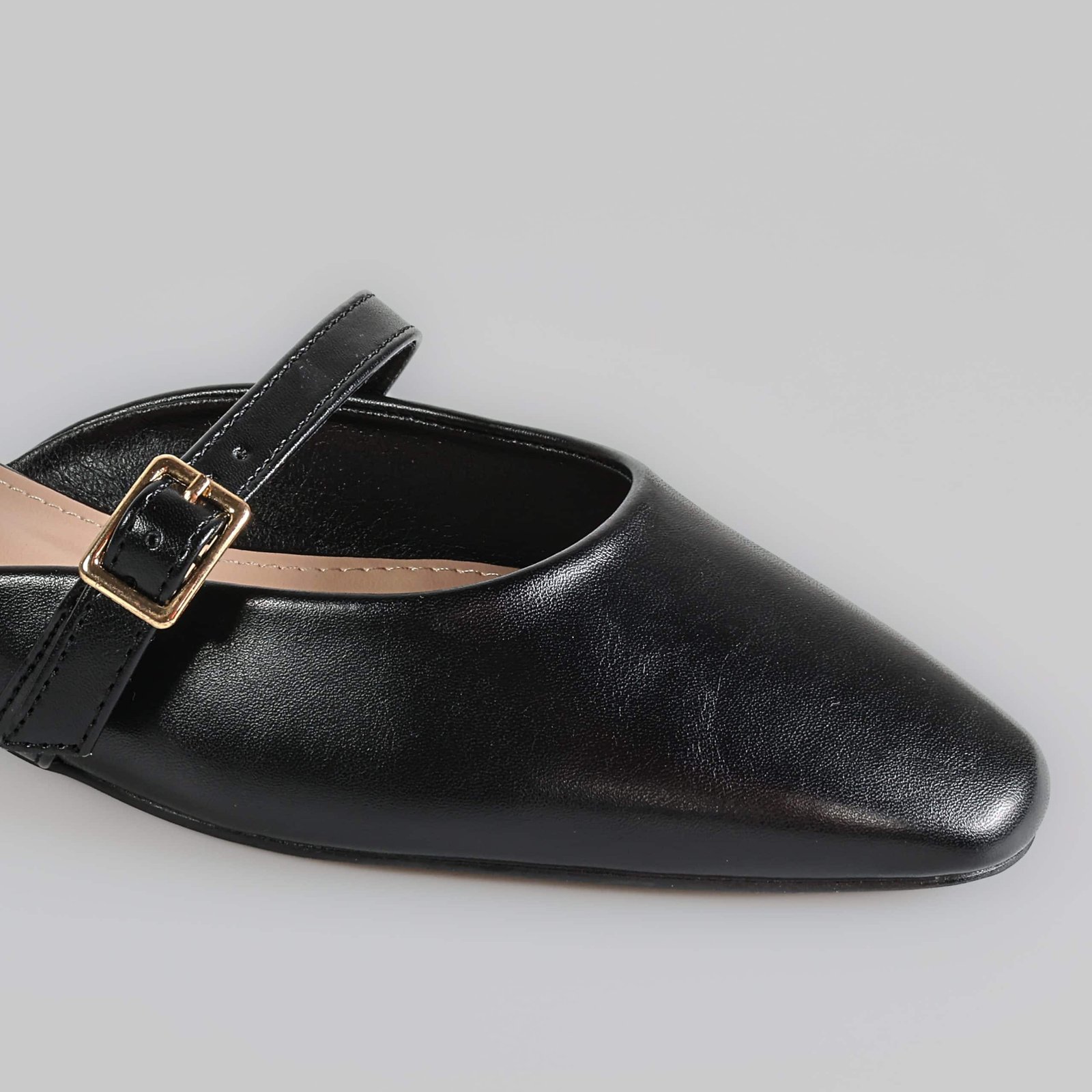 AURA – Mules demi talon en Noir.