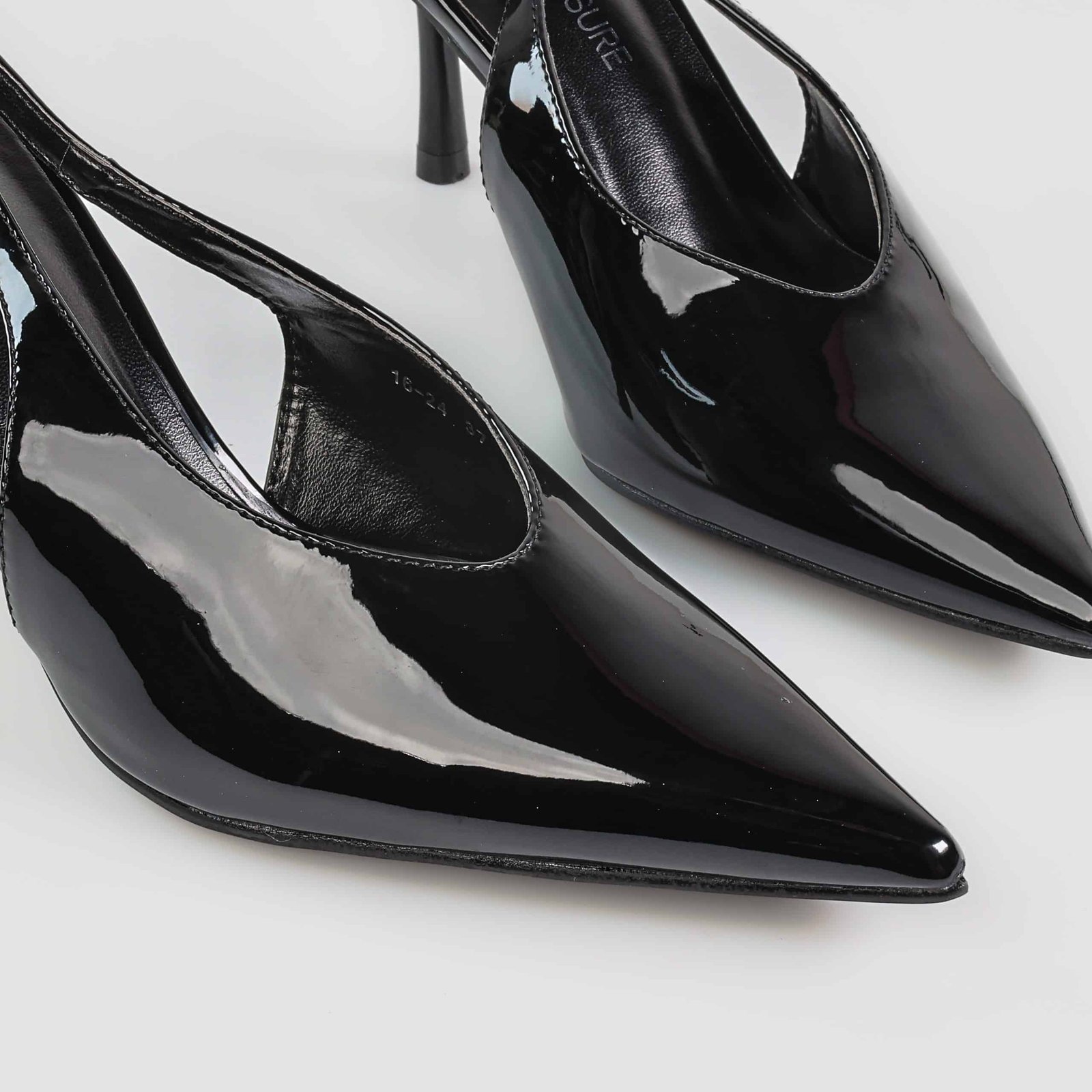 Ocre – Escarpins Femmes en Noir.