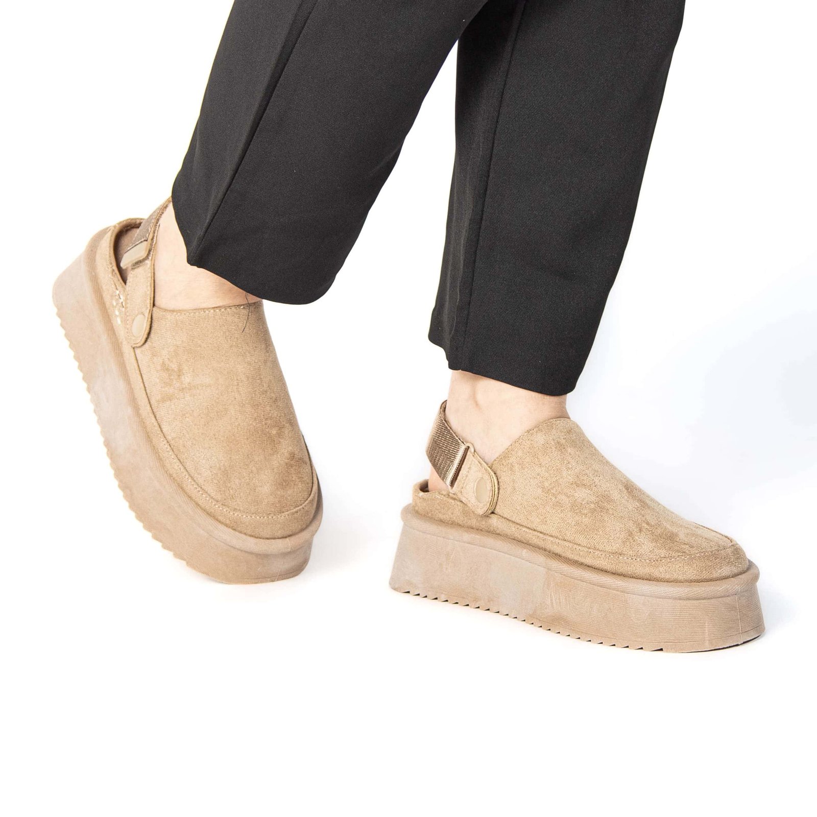Fleecy – Chaussons à plateforme en Kaki.