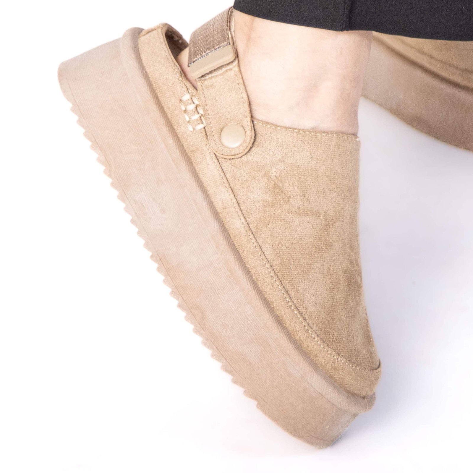Fleecy – Chaussons à plateforme en Kaki.