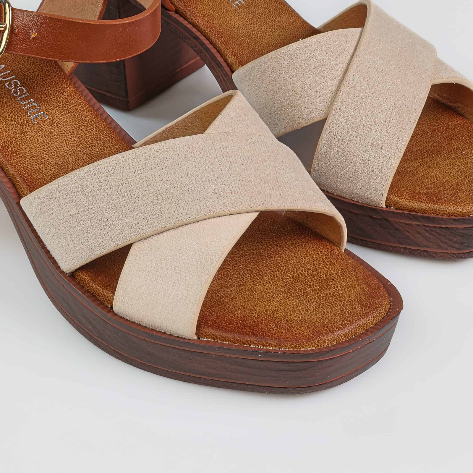 Cèdre – Sandales demi talon en Beige.