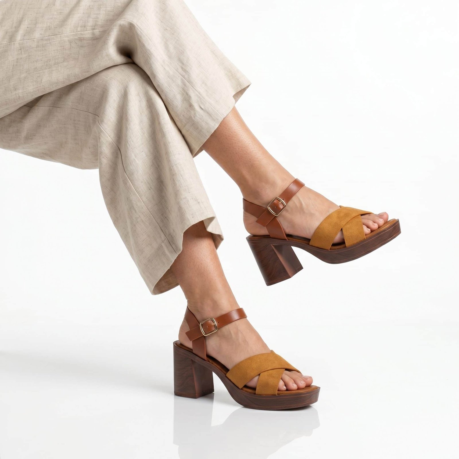 Cèdre – Sandales demi talon en Camel.