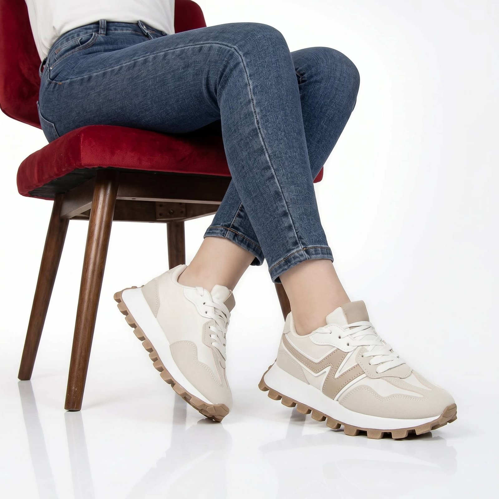 VANESSA – Baskets femmes en Beige.