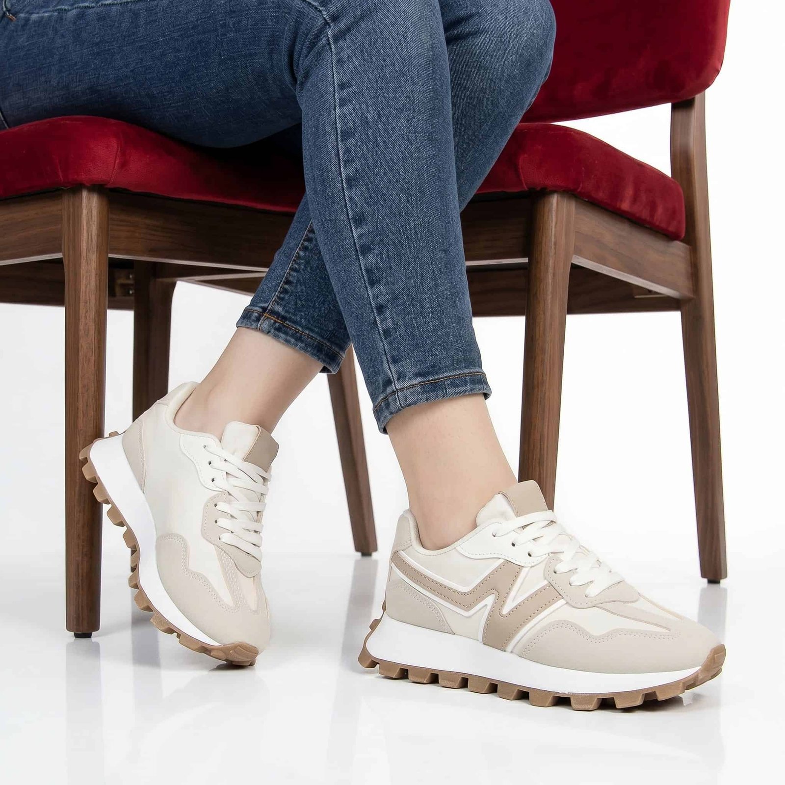 VANESSA – Baskets femmes en Beige.