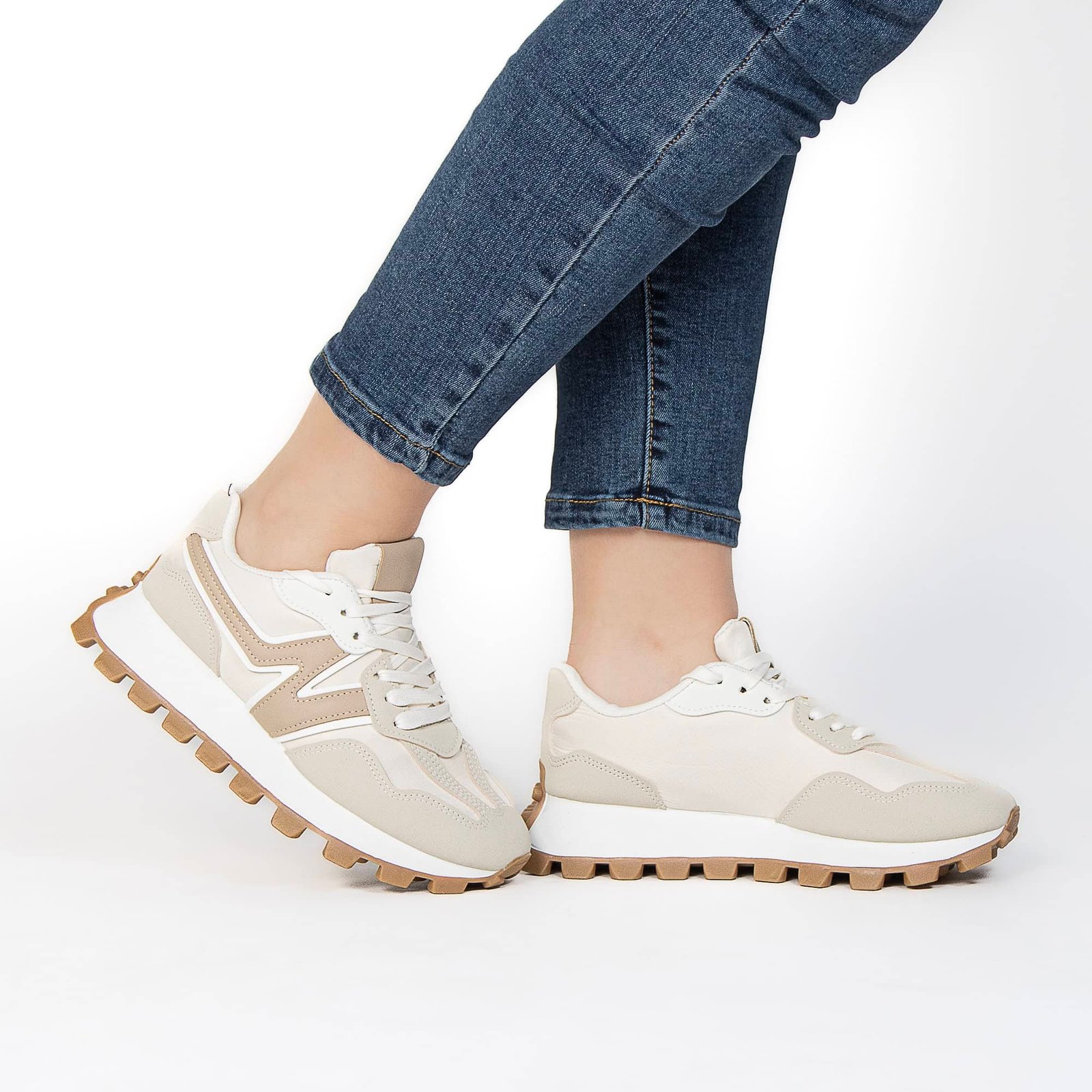 VANESSA – Baskets femmes en Beige.