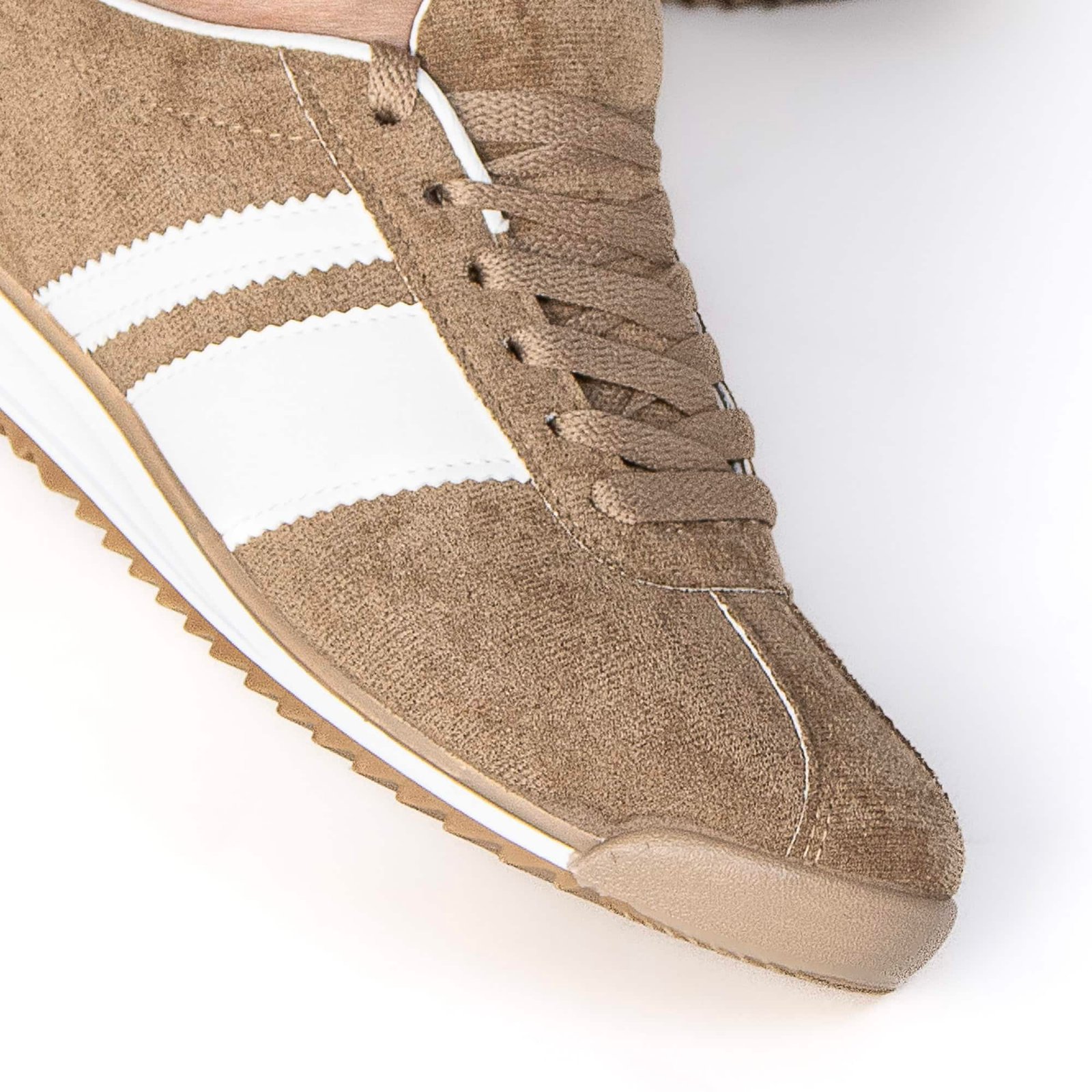 FELLA – Baskets Femmes en Kaki.