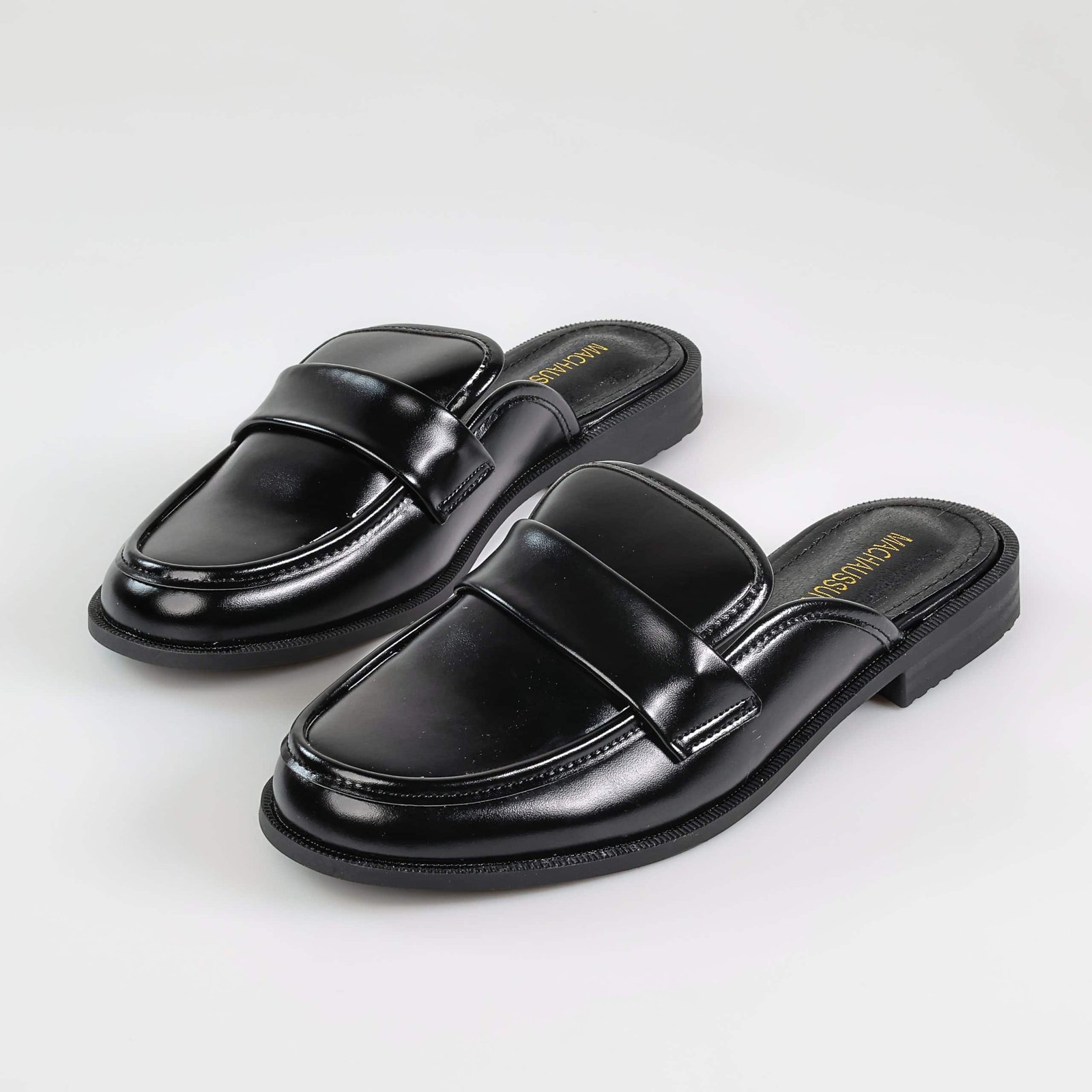 Stèle – Mules femmes en Noir.