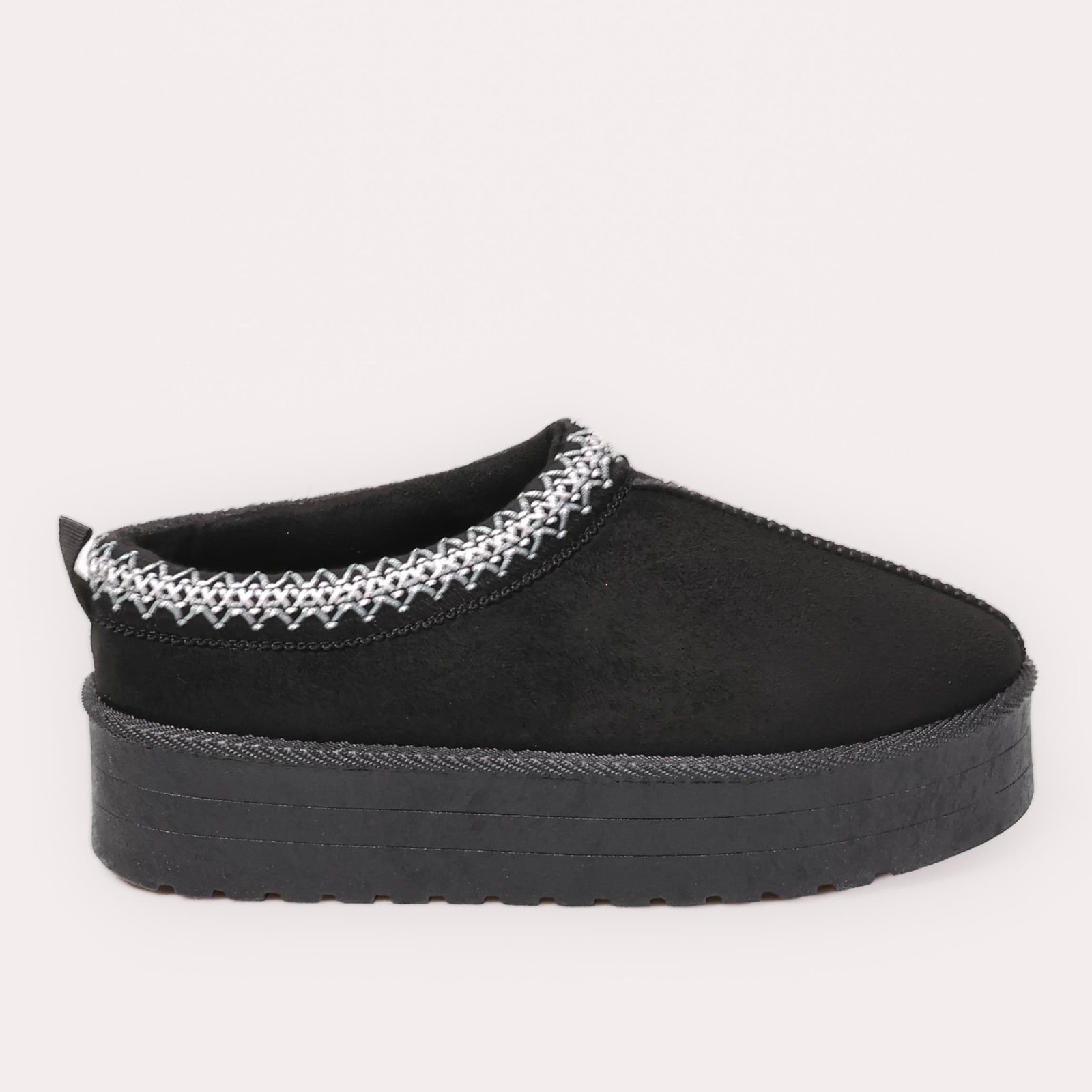 Dorisa – Chaussons Femmes en Noir.