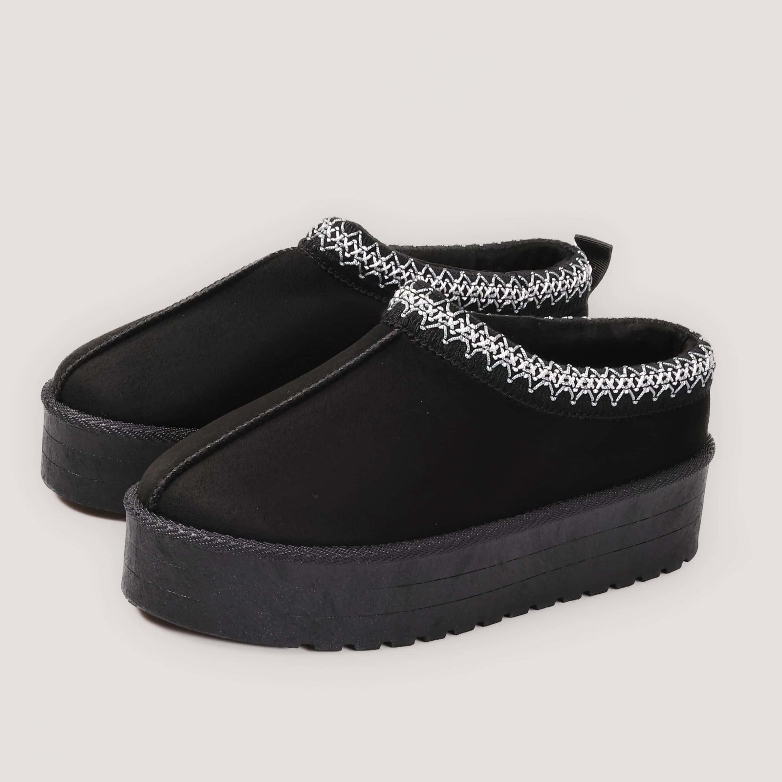 Dorisa – Chaussons Femmes en Noir.