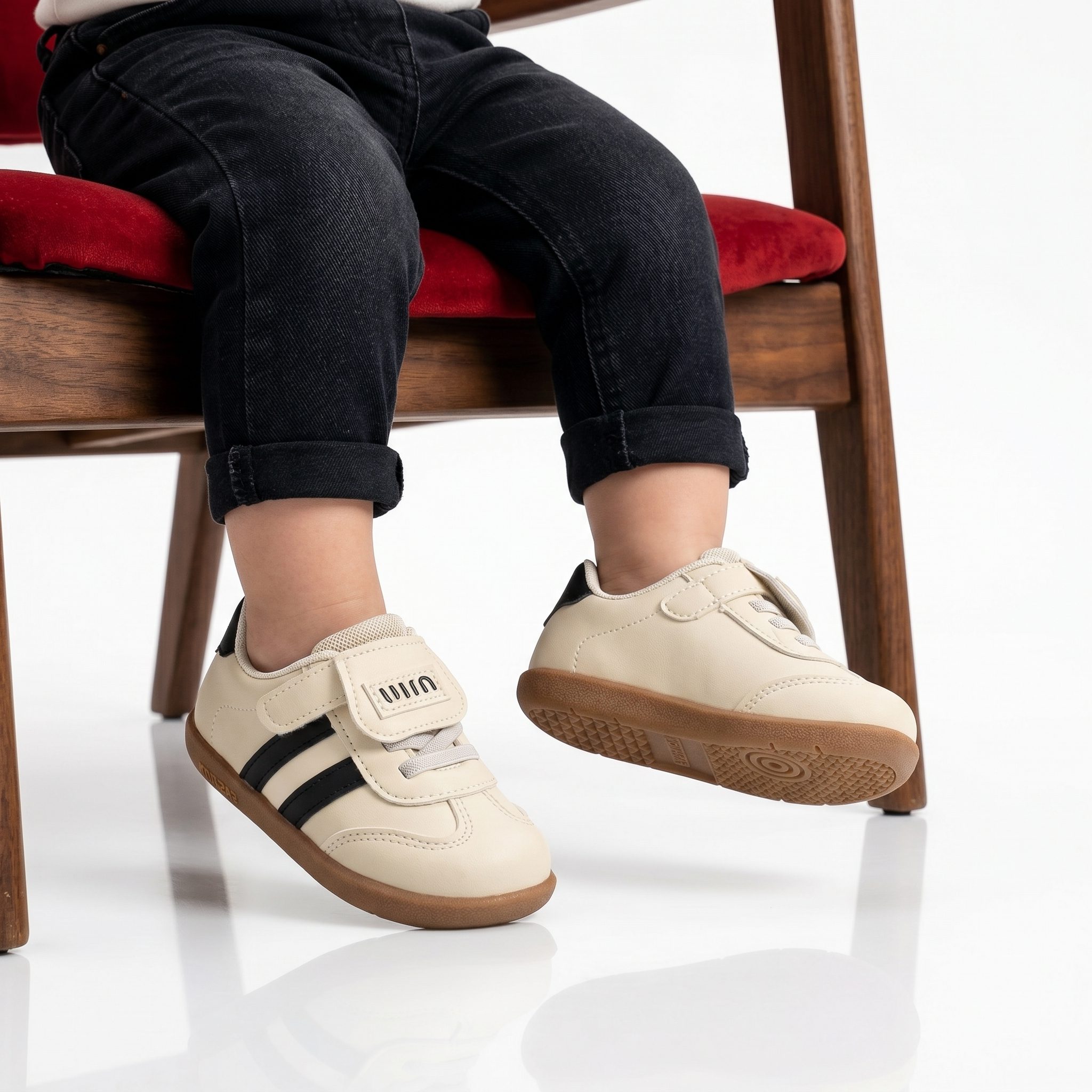 Yaniss – Baskets Enfants en Noir.