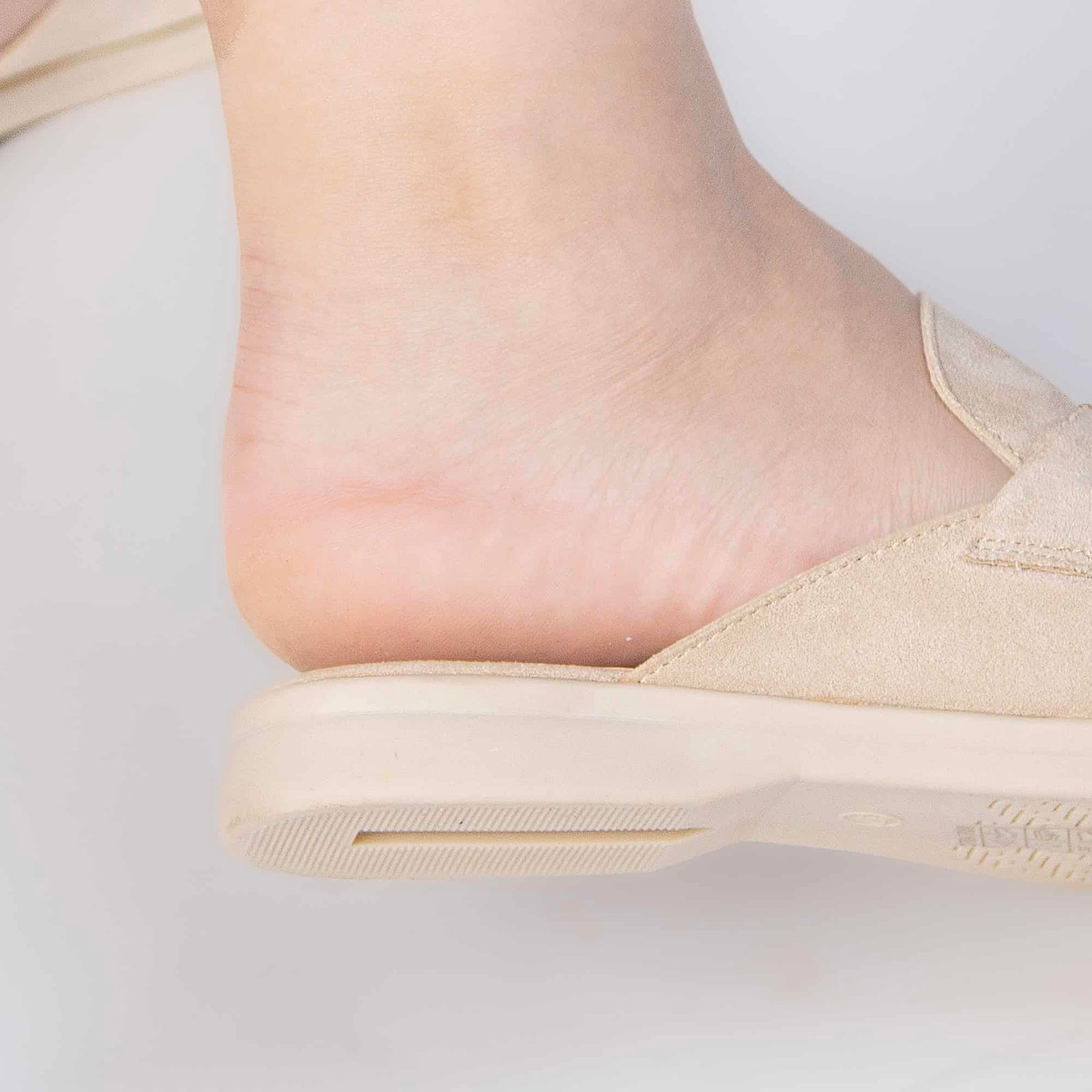 CATALEO - Mules femmes en Beige.