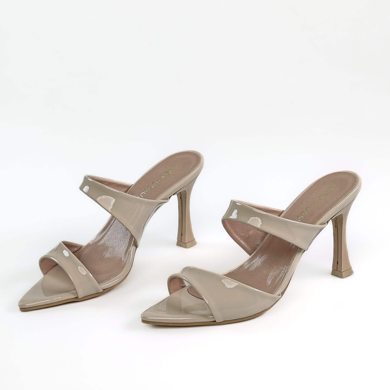 Icadoli – Sandales à talon en Vernis Beige.