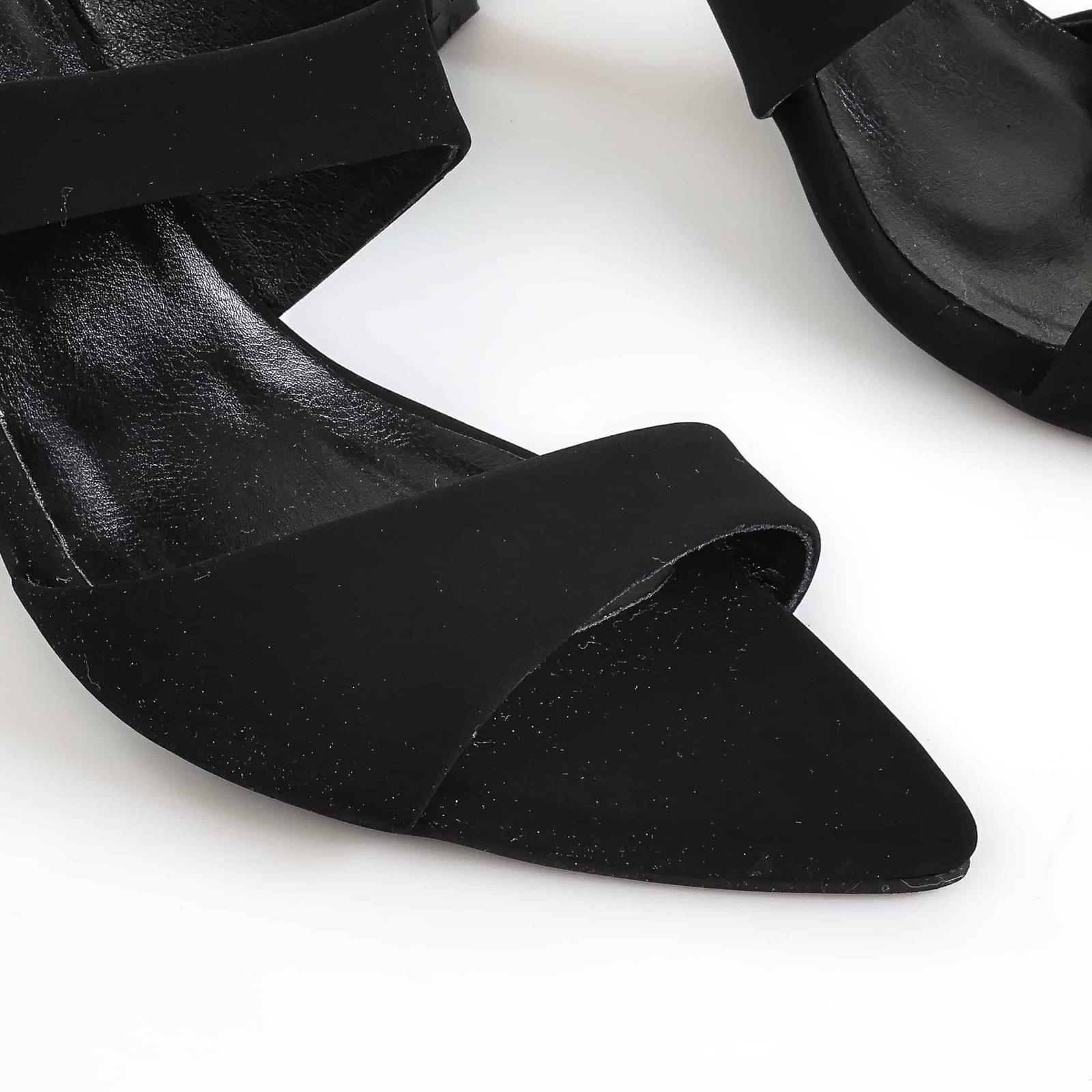 Icadoli – Sandales à talon en Noir.
