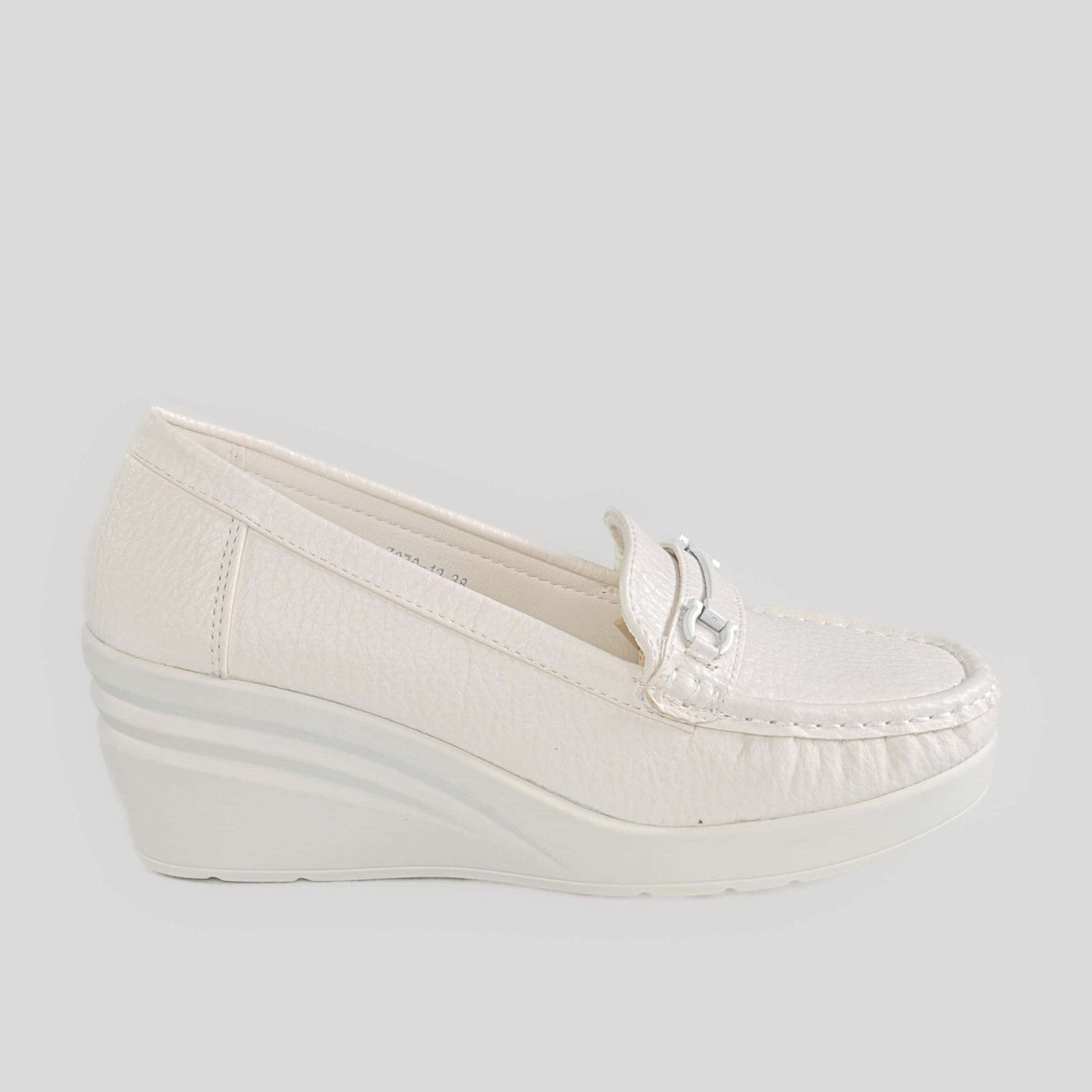 Nova – Mocassins compensées en Blanc cassé.