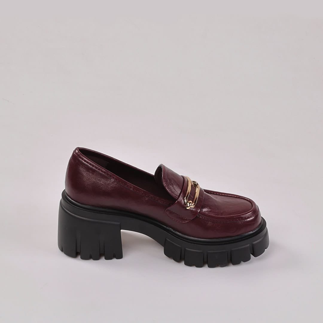 Lilas – Derbies à talon en Bordeau.