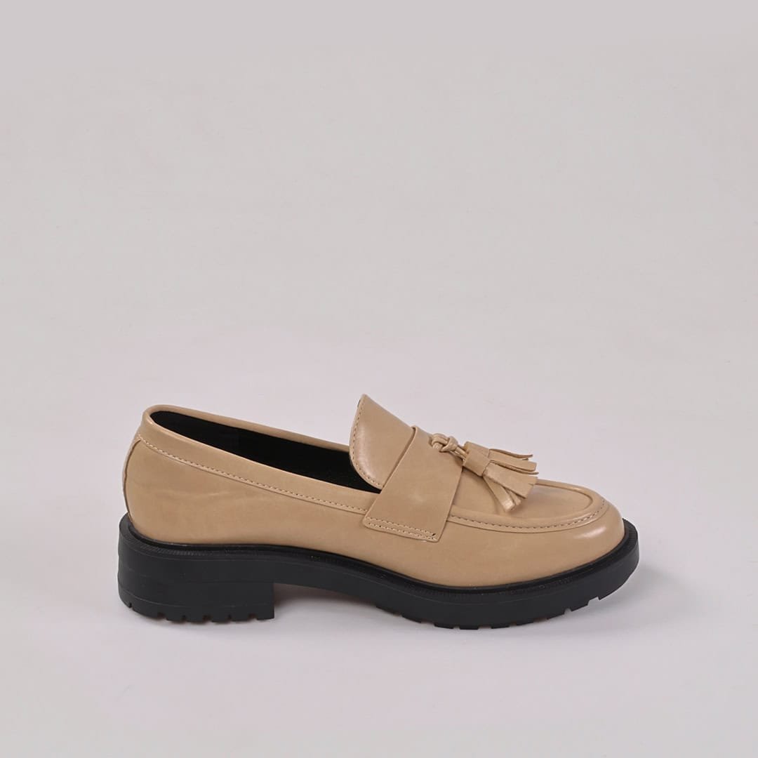 TAMILA – Derbies Femmes en Beige.