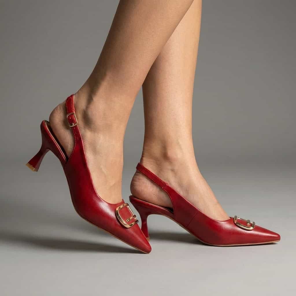Ruby – Escapins Femmes en Rouge.